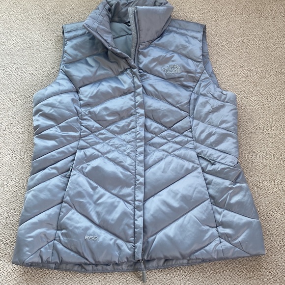 New• The North Face Puffer Vest - Picture 2 of 10